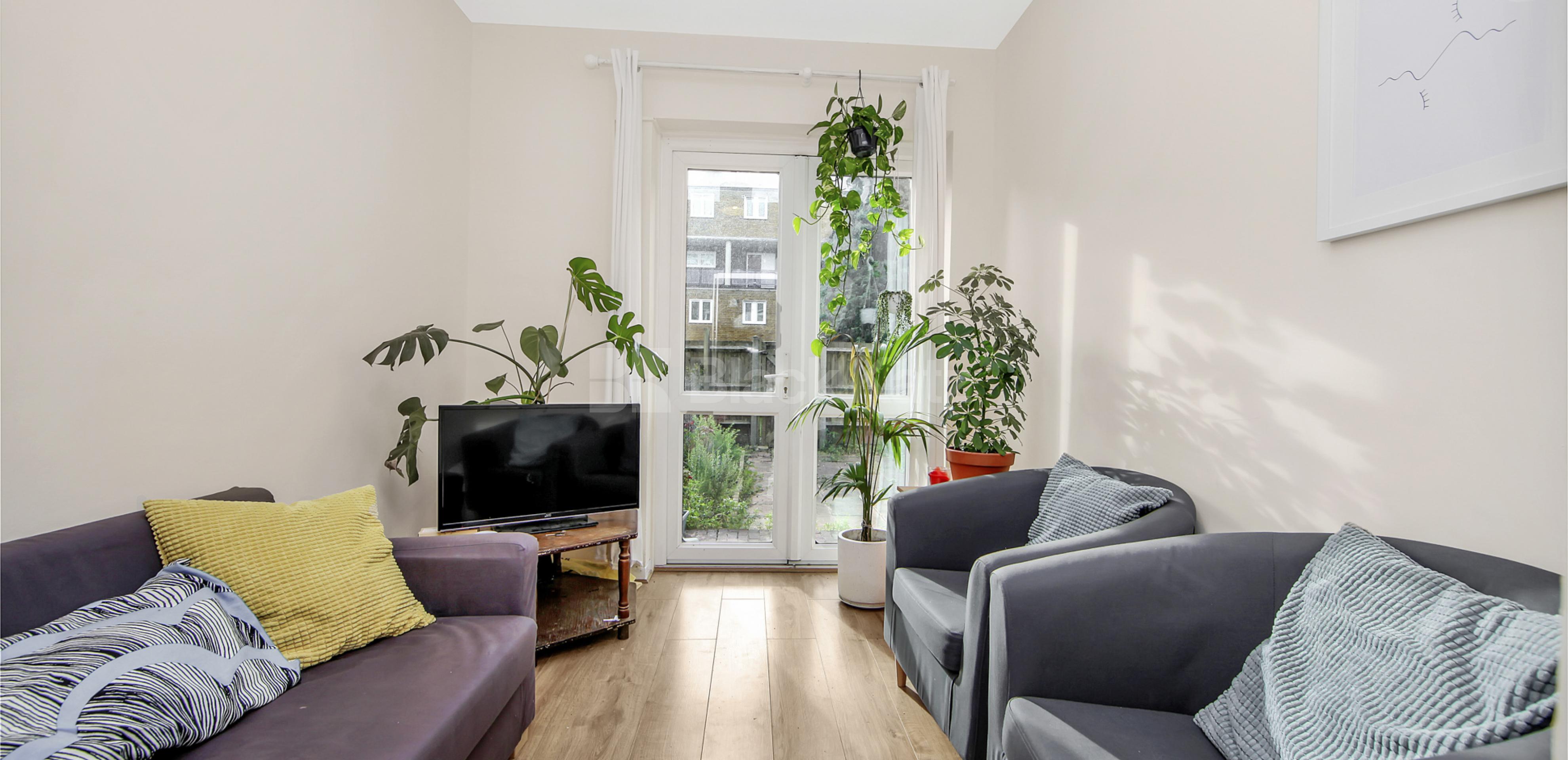 			NEW INSTRUCTION , 4 Bedroom, 1 bath, 1 reception Apartment			 Burbage Close , Borough/London Bridge SE1